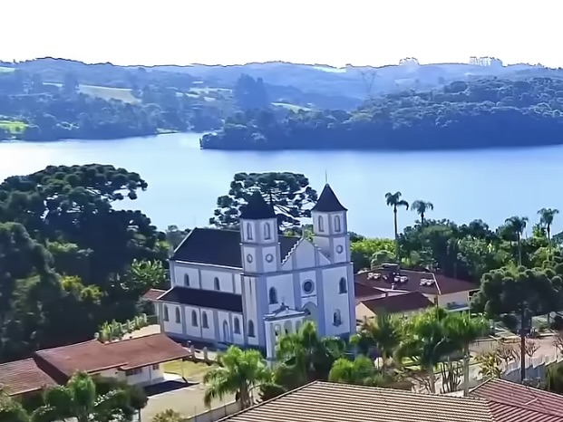 Igreja de São Miguel, onde foram batizados diversos descendentes de Valentin Klamas nas primeiras gerações da família no Paraná.